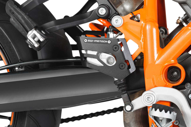 ΠΡΟΣΤΑΤΕΥΤΙΚΟ ΠΙΣΩ ΤΡΟΜΠΑΣ ΦΡΕΝΟΥ SW-MOTECH KTM ADVENTURE 990 06-13
