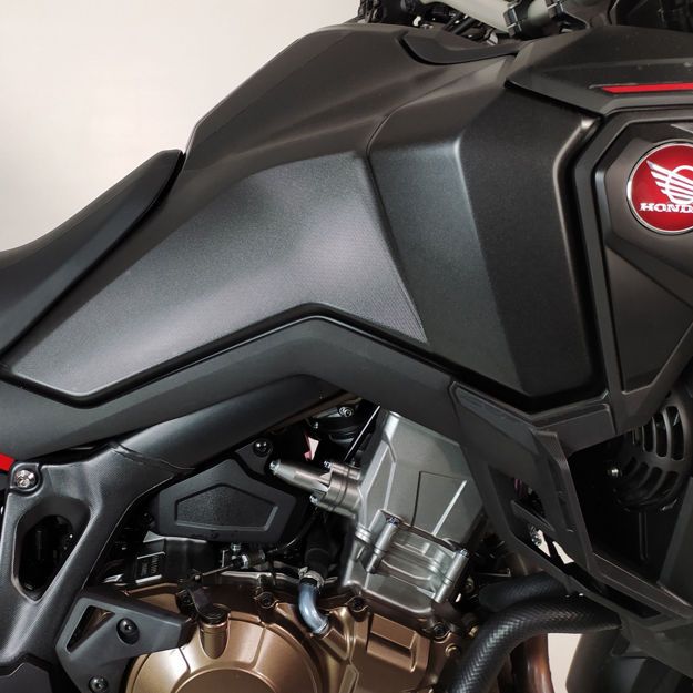 ΑΥΤΟΚΟΛΛΗΤΑ ΣΕΤ UNIRACING Scratch Saver HONDA AFRICA TWIN ΠΡΟΣΤΑΤΕΥΤΙΚΑ ΝΤΕΠΟΖΙΤΟΥ